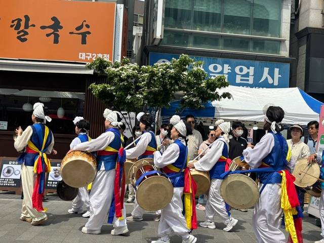 "올해 한방문화축제에 구름인파가 몰려들고, 흥겹고 즐겁고 유익한 축제가 되게 해주세요" 백성애 인턴