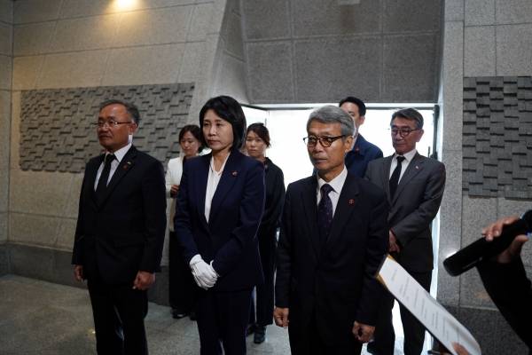 김혜경 더불어민주당 이재명 대선 후보 부인이 지난 9일 제주4·3평화공원 위패봉안실을 찾아 4.3희생자들의 넋을 위로했다.