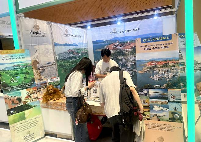 ‘2025 올댓트래블’ 박람회에 마련된 수트라하버 리조트 부스