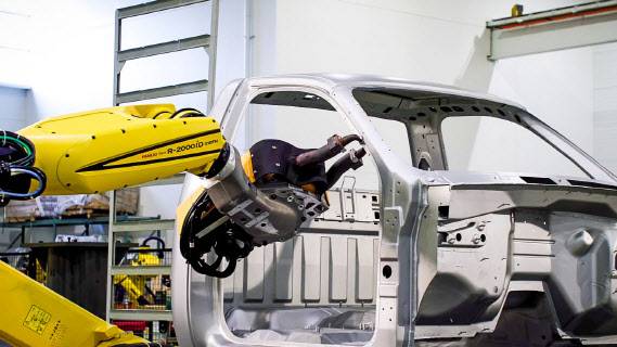 미국 한 자동차 제조 공장에 도입된 일본 로봇 제조사 화낙(FANUC)의 산업용 로봇 모습.(사진=화낙 아메리카)