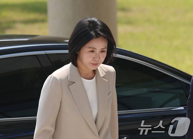'공직선거법 위반' 혐의로 1심에서 벌금형을 선고받은 이재명 더불어민주당 대통령 후보의 부인 김혜경 여사가 12일 오후 경기 수원시 영통구 수원고등법원에서 열린 항소심 선고 공판에 출석하고 있다. 2025.5.12/뉴스1 ⓒ News1 김영운 기자