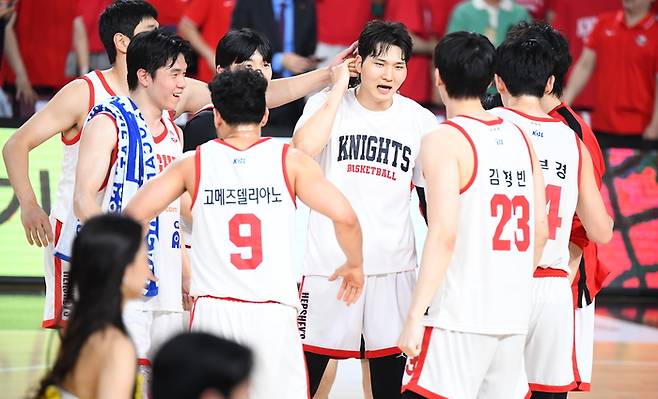 SK가 챔프전 4차전에서 ‘반격의 1승’을 거뒀다. 홈 잠실에서 반전을 노린다. 사진 | KBL