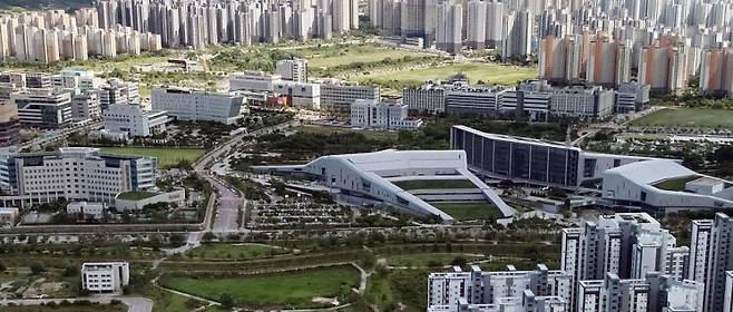 충남도 청사전경.