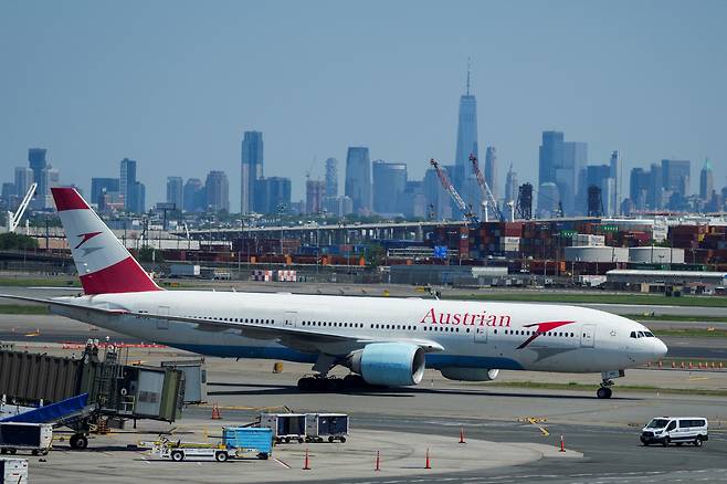 뉴어크 공항에 대기 중인 여객기. /연합뉴스