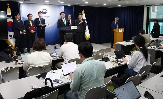 유상임 과학기술정보통신부 장관이 9일 서울 종로구 정부서울청사에서 과기정통부 핵심과제 추진현황 브리핑을 하고 있다./뉴스1