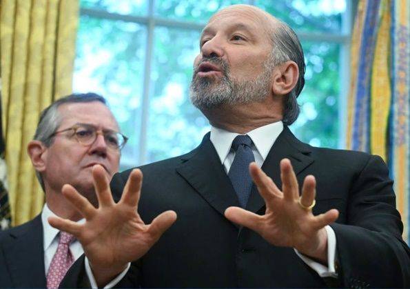 하워드 러트닉 미국 상무부 장관이 지난 8일 미 워싱턴DC 백악관에서 영국과의 무역협상 타결 내용을 설명하고 있다. ⓒ AFP/연합뉴스