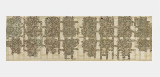 경남 밀양 표충사에서 소장하고 있는 선조에게서 하사받은 금란가사. 서울공예박물관 제공