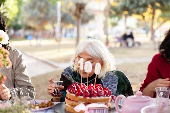 100세 시대에 가까워지면서 노화 연구에 대한 관심 및&nbsp;지원이 늘고 있다. 게티이미지뱅크 제공.