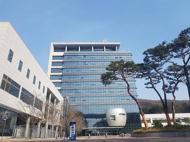 지난해에 '천안미래유니콘 C-STAR' 2 기에 선정된 기업은 14개로 시의 맞춤형 지원을 통해 코스닥 상장 등 지역 스타트업 생태계를 선도하는 성과를 거뒀다.