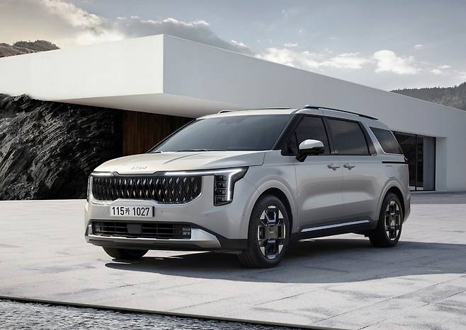 기아 카니발 하이브리드.