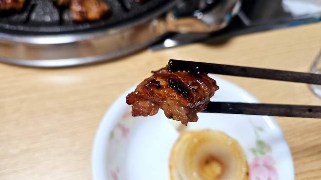 20250511_205919.jpg 저녁 양념소갈비와 소시지