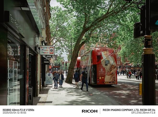 06E8B250-B962-4986-A132-49B725F6D71C_1_105_c.jpeg 5월의 런던