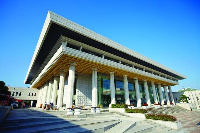 부산문화회관 대극장 전경. 부산문화회관 제공