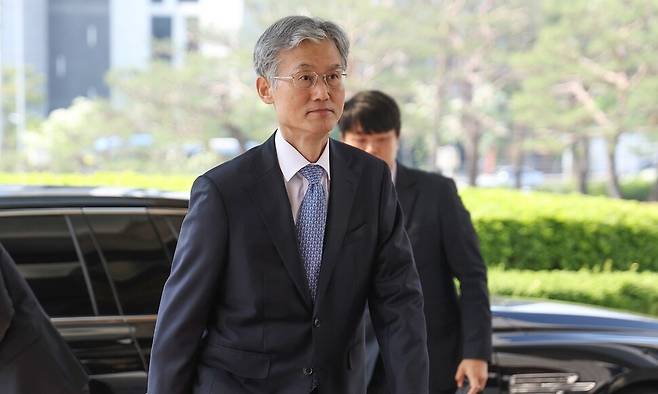 조희대 대법원장이 12일 서울 서초구 대법원으로 출근하고 있다. 연합뉴스