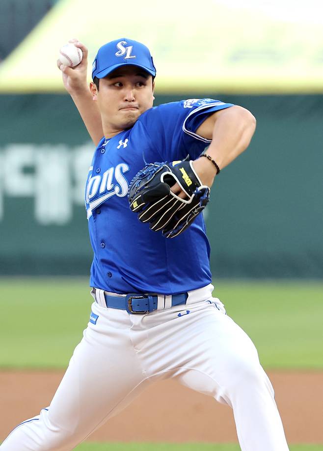 2025 KB0리그 프로야구 SSG랜더스와 삼성라이온즈의 경기가 29일 오후 인천SSG랜더스필드에서 열렸다. 삼성 선발 최원태가 등판해 피칭을 하고 있다. 인천=김민규 기자 mgkim1@edaily.co.kr /2025.04.29/