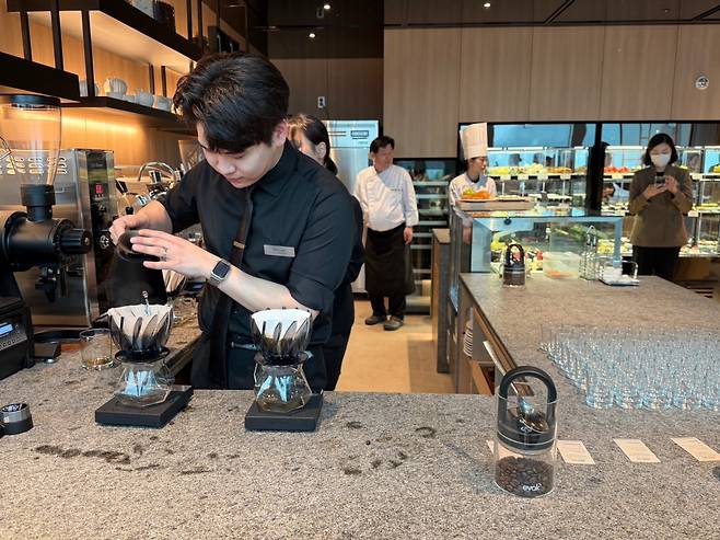 스페셜티 커피를 선보이는 이정인 헤드 바리스타