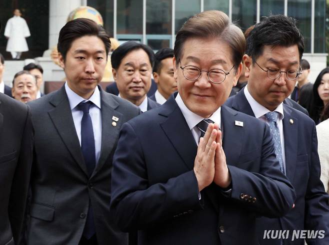 이재명 더불어민주당 대선 후보가 5일 부처님오신날을 맞아 서울 종로구 조계사를 찾았다. 곽경근 대기자&nbsp; &nbsp;