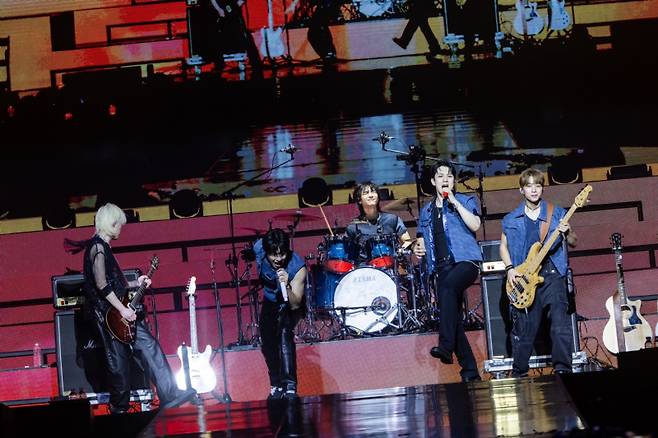 그룹 엔플라잉. FNC엔터테인먼트