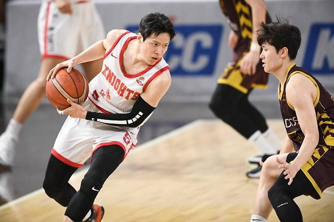 김선형(사진 왼쪽). 사진=KBL