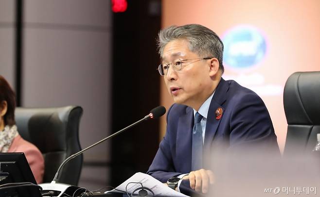 김민석(고용노동부 장관 직무대리) 아시아태평양경제협력체(APEC) 고용노동장관회의 의장이 12일 오전 서귀포시 제주국제컨벤션센터에서 열린 아시아태평양경제협력체(APEC) 고용노동 장관회의에서 개회사를 하고 있다. 2025.05.12. /사진=뉴시스