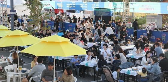 지난해 열린 수원음식문화박람회 모습. /사진제공=수원시