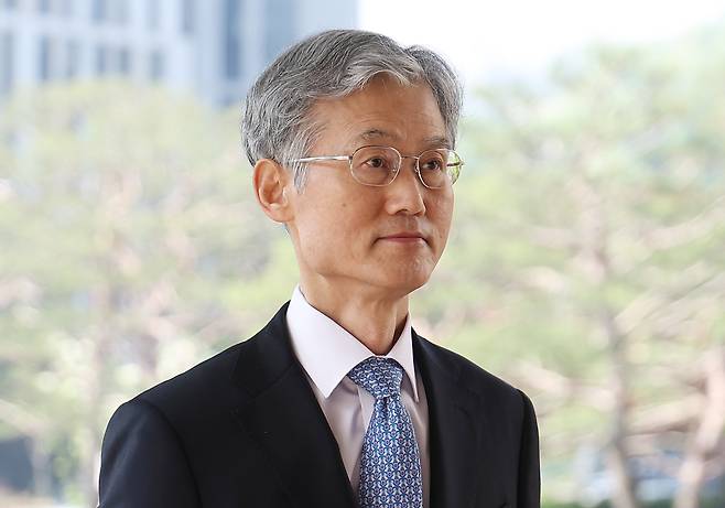 조희대 대법원장이 12일 서울 서초구 대법원으로 출근하고 있다. [연합]