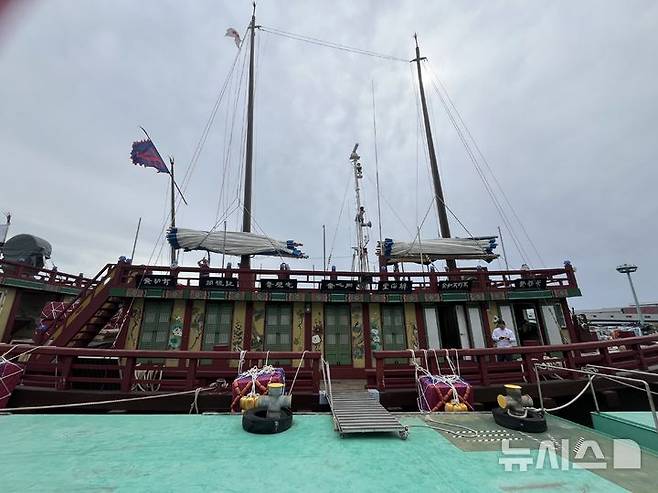 [오사카=뉴시스] 11일 오사카 항으로 정박한 조선통신사선 2025.05.11. suejeeq@newsis.com