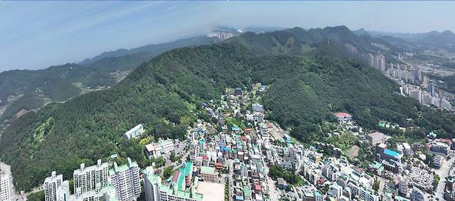 [서산=뉴시스] 서산 부춘산 전경. (사진=서산시 제공) 2025.05.12. photo@newsis.com *재판매 및 DB 금지