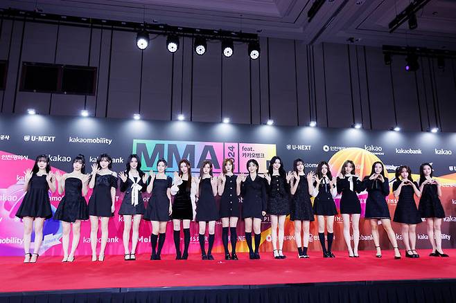 [서울=뉴시스] 걸그룹 '트리플에스'가 30일 오후 인천 인스파이어 아레나에서 열린 '제 16회 멜론 뮤직 어워드(Melon Music Awards)'(MMA 2024) 레드카펫을 밟고 있다. (사진 = 카카오엔터테인먼트 제공) 2024.11.30. photo@newsis.com *재판매 및 DB 금지