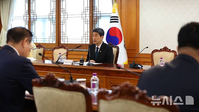 [서울=뉴시스] 최진석 기자 = 이주호 대통령 권한대행 부총리 겸 교육부 장관이 12일 정부서울청사에서 열린 제21대 대통령 선거 대비 공명선거 관계장관회의에서 발언하고 있다. 2025.05.12. myjs@newsis.com