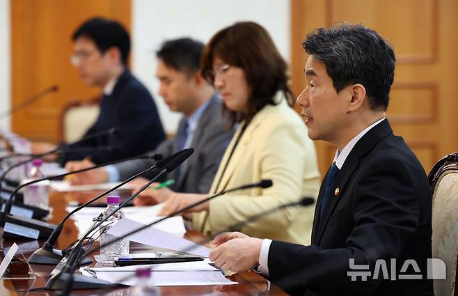 [서울=뉴시스] 최진석 기자 = 이주호 대통령 권한대행 부총리 겸 교육부 장관이 12일 정부서울청사에서 열린 제21대 대통령 선거 대비 공명선거 관계장관회의에서 발언하고 있다. 2025.05.12. myjs@newsis.com