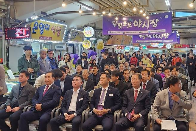 9일 열린 '달빛포도 야시장' 개장식. 창원시 제공