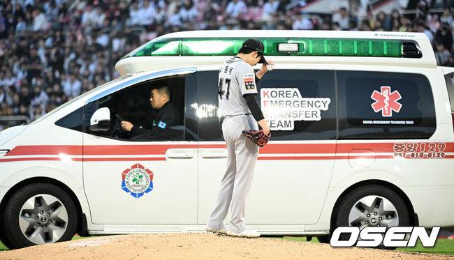 원정팬들의 야유 속 미안함 숨기지 못하는 오원석