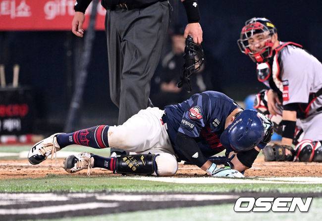 손동현 투구에 머리 맞은 손성빈