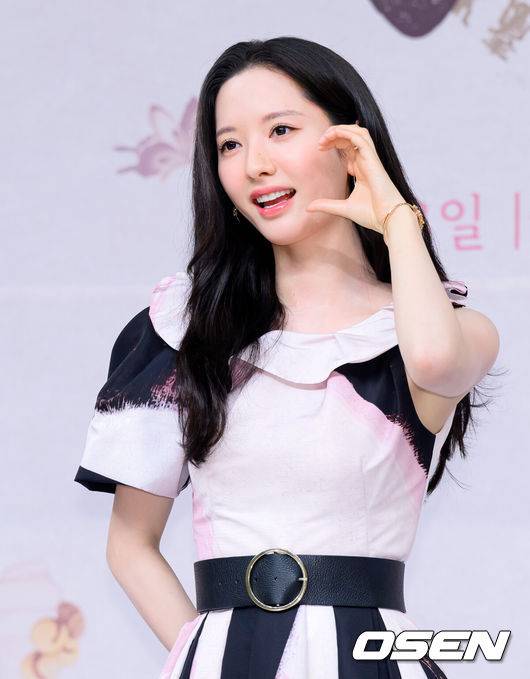 [OSEN=이대선 기자] 17일 오후 서울 목동 SBS에서 SBS&nbsp;새 금토드라마&nbsp;‘귀궁’ 제작발표회가 열렸다.‘보물섬’&nbsp;후속으로 방송되는&nbsp;SBS&nbsp;새 금토드라마&nbsp;‘귀궁’은&nbsp;영매의 운명을 거부하는 무녀 여리와 여리의 첫사랑 윤갑의 몸에 갇힌 이무기 강철이가 왕가에 원한을 품은 팔척귀에 맞닥뜨리며 몸과 혼이 단단히 꼬여버리는 육신 쟁탈 판타지 로코. 배우 김지연이 포토타임을 가지고 있다. 2025.04.17 /sunday@osen.co.kr