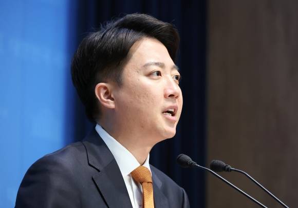 이준석 개혁신당 대선 후보가 제21대 대통령 선거 공식 선거운동 첫날인 12일 국회 소통관에서 선거 구상 발표를 하고 있다. 2025.5.12 연합뉴스