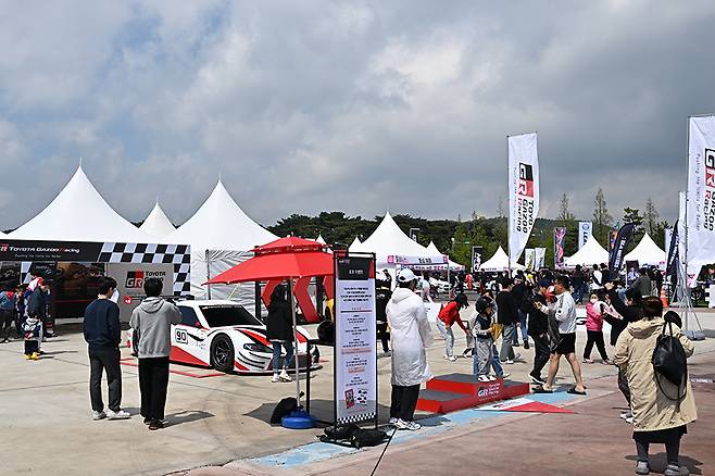다양한 매력을 제시한 토요타의 전시 공간. 사진 김학수 기자