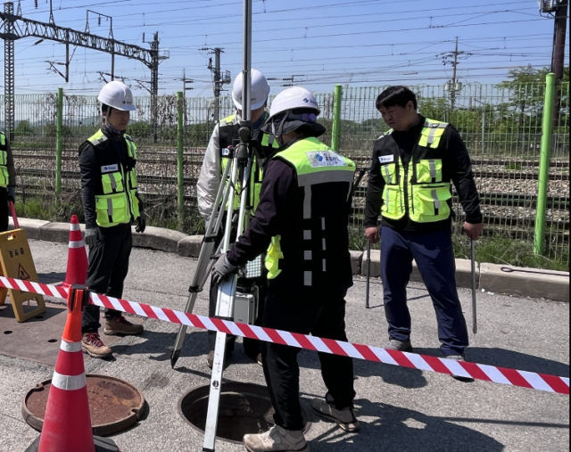 의왕시 지하시설물 정밀 측량 현장. 사진 제공 = 의왕시