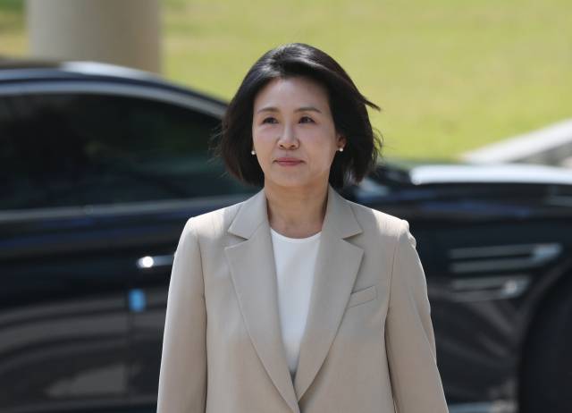 ‘공직선거법 위반’ 혐의로 1심에서 벌금형을 선고받은 이재명 더불어민주당 대선 후보의 부인 김혜경 씨가 12일 경기 수원시 영통구 수원고등법원에서 열린 항소심 선고 공판에 출석하고 있다. 수원=뉴스1