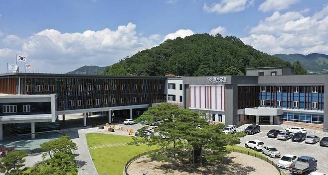 전북 장수군이 전국 기초자치단체를 대상으로 한 브랜드 평판에서 전북 2위를 차지했다. 장수군청 전경 ⓒ장수군
