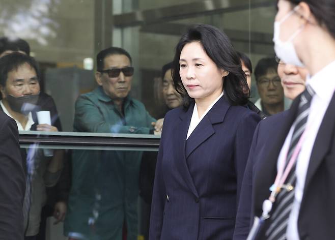 이재명 더불어민주당 대선 후보자의 배우자 김혜경씨가 지난해 11월14일 오후 수원지방법원에서 열린 공직선거법 위반(기부 행위) 혐의와 관련한 1심 선고 공판에서 벌금 150만원 선고받고 법정을 나서고 있는 모습. 자료사진. ⓒ시사저널 박정훈