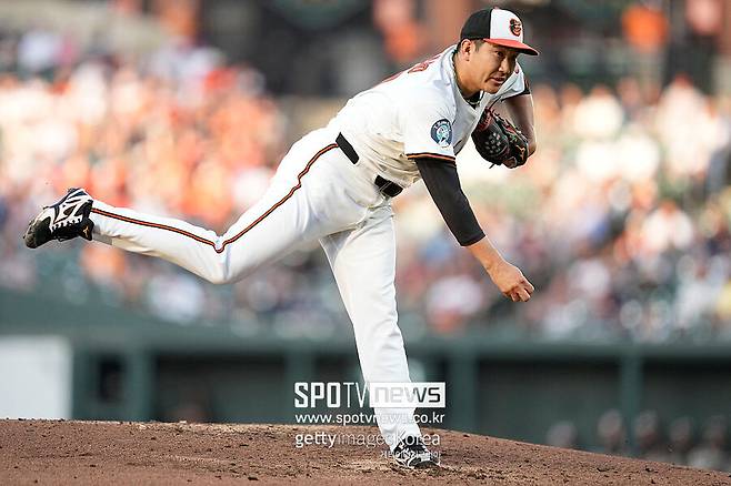 ▲ 스가노의 구속 자체는 빠르지 않지만 정교한 제구력과 다양한 구종 구사 능력으로 이 약점을 메우고 있다