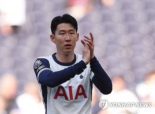 손흥민이 지난 11일(한국시간) 영국 런던에 있는 토트넘 홋스퍼 스타디움에서 열린 토트넘과 크리스탈 팰리스의 2024-2025시즌 프리미어리그 36라운드 홈 경기에 교체 출전했다.&nbsp;연합뉴스