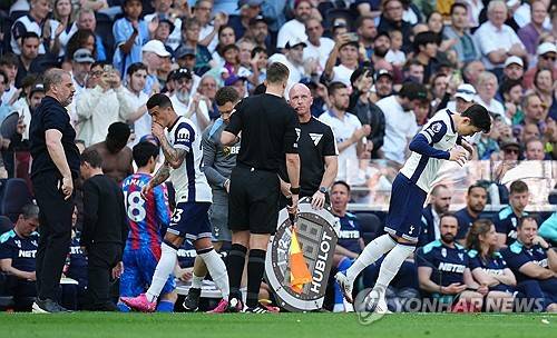 손흥민이 지난 11일(한국시간) 영국 런던에 있는 토트넘 홋스퍼 스타디움에서 열린 토트넘과 크리스탈 팰리스의 2024-2025시즌 프리미어리그 36라운드 홈 경기에 교체 출전했다.&nbsp;연합뉴스