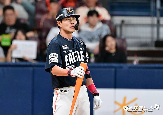 9일 오후 서울 구로구 고척스카이돔에서 열린 '2025 신한 SOL Bank KBO리그' 한화 이글스와 키움 히어로즈의 경기, 3회초 한화 심우준이 1루수 라인드라이브로 아웃된 후 아쉬워하고 있다. 엑스포츠뉴스 DB