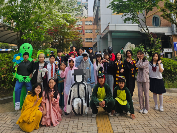 ‘코스프레 데이로, 학생들의 개성을 뽐냅니다’ 용인신봉초 코스프레 데이./용인 신봉초 제공