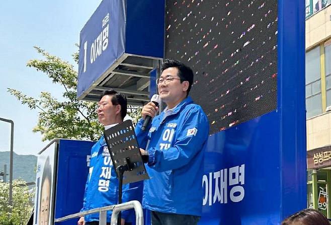 더불어민주당 박찬대 상임총괄선대위원장이 예산을 방문해 지원 유세를 하고 있다. [출처=더불어민주당 충남도당]