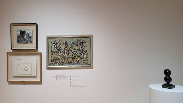 신옥진 소장가가 기증한 이우환, 문신 등의 작품들.