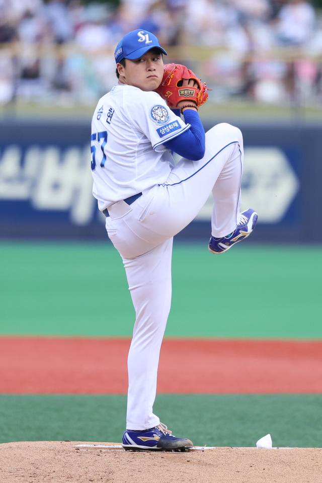 삼성 라이온즈 선발 투수 이승현이 13일 제2 홈구장 포항야구장에서 열린 KT 위즈와 경기, 투구를 이어가고 있다. 삼성 제공