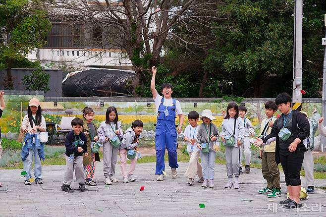지난 10일 진행된 '만만한 원도심'의 놀이 프로그램 '원도심 명탐정'. ⓒ제주의소리